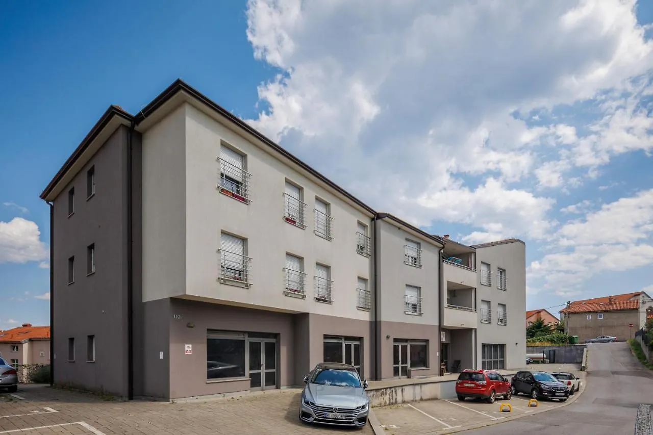 Terra 5 Deluxe Apartment On The Ground Floor With Private Parking Rijeka