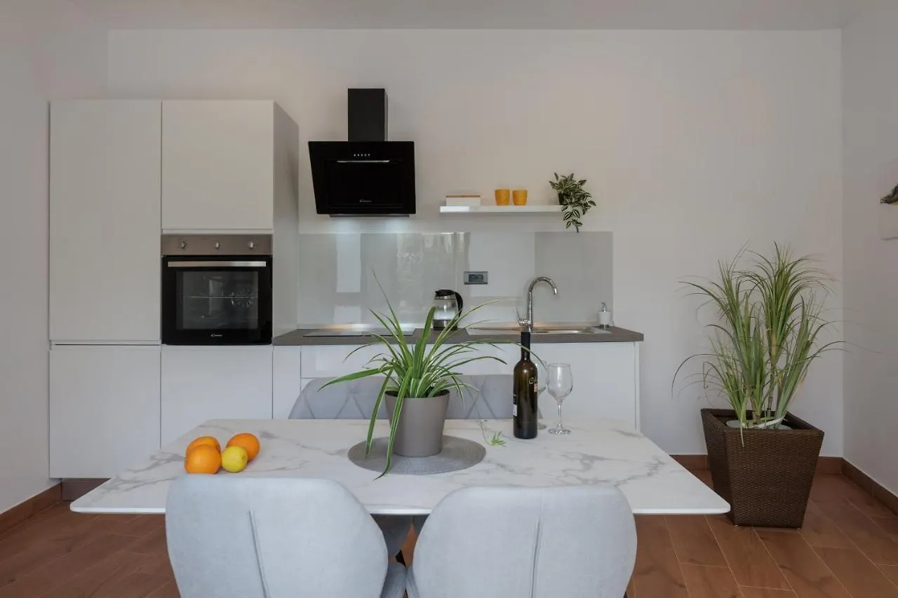 Terra 5 Deluxe Apartment On The Ground Floor With Private Parking Rijeka